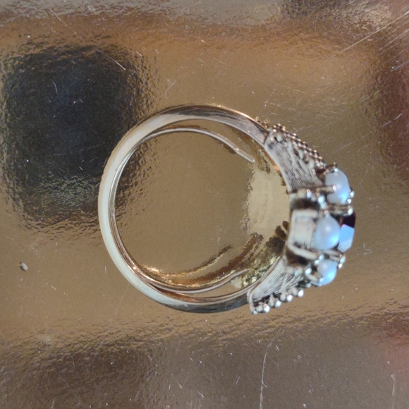 Vintage Avon Ring Ruby and Pearl - Picture 4 of 4